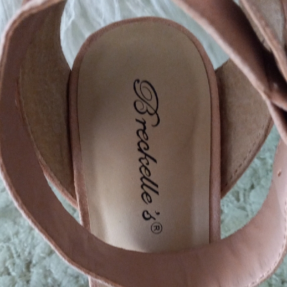 Breckelles Pink Heels Size 9 - Picture 4 of 8